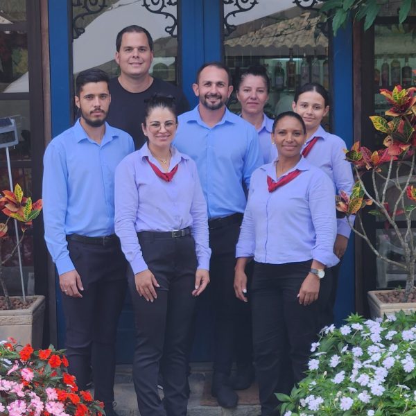 Gustavo e Equipe do Quinta dos Manacás